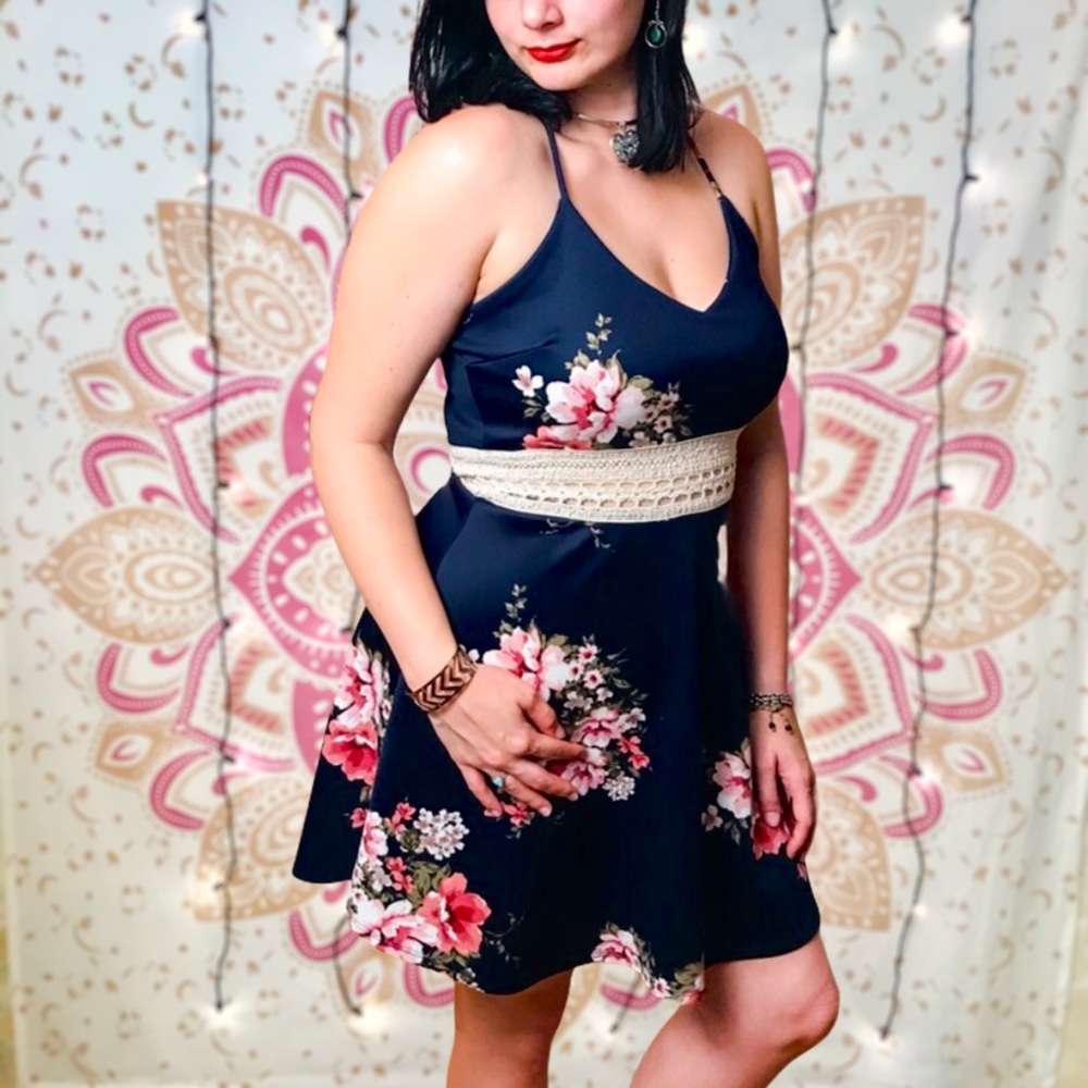 O’Delilah Criss-Cross Floral Lace Mini EUC